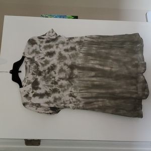 Size  XL tie dye t-shirt green and cream and color